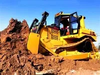 Como limpar o radiador de um Bulldozer de esteira de 220 CV?